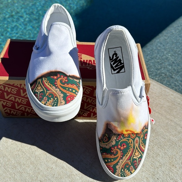 VANS Burn Baby Burn Classic Slip On New In Box Size 9 - Picture 5 of 10